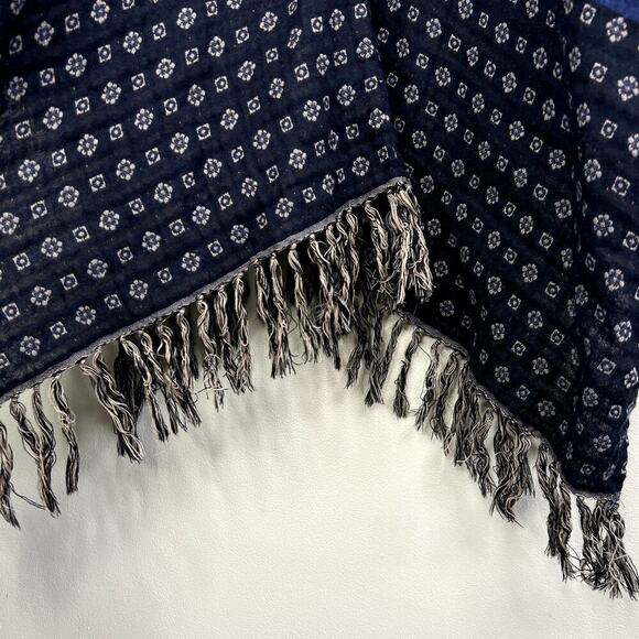 Free People Navy Blue Printed Poncho Hooded Fringe Shawl Kimono Boho One Size - Picture 4 of 4